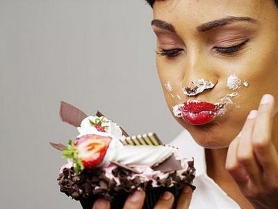 Những nhóm người nên hạn chế ăn bánh ngọt