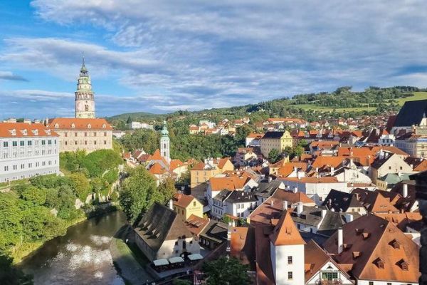 Bảo tồn bền vững giá trị di sản Làng cổ Đường Lâm:Kinh nghiệm 'ngược dòng thời gian' ở làng cổ Český Krumlov