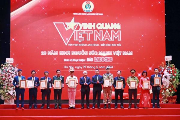 Bệnh viện Trung ương Huế: Đơn vị duy nhất của Ngành Y tế được vinh danh trong Chương trình 'Vinh quang Việt Nam 2024'