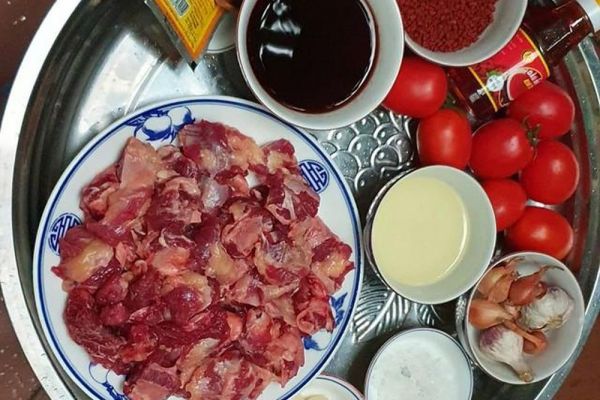 Bí quyết nấu thịt bò sốt vang kiểu Hà Nội xưa ngon miệng, không ngấy, màu đỏ đẹp không phẩm màu