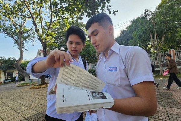 Đắk Lắk: Nhiều thí sinh hồi hộp trước giờ thi môn Ngữ Văn