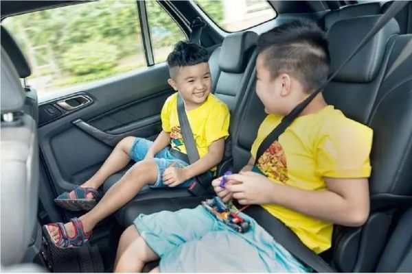 Đề xuất ô tô chở trẻ dưới 10 tuổi phải có ghế an toàn