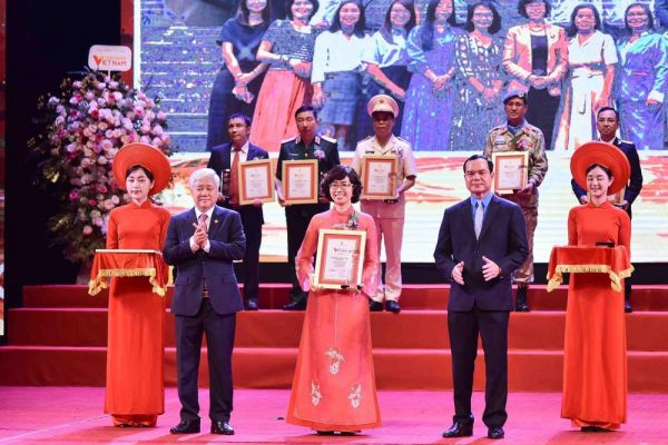 Đối ngoại trong tuần: Vinh quang Việt Nam vinh danh Vụ Ngoại giao Văn hóa và UNESCO; kỷ niệm 134 năm ngày sinh Chủ tịch Hồ Chí Minh ở nước ngoài