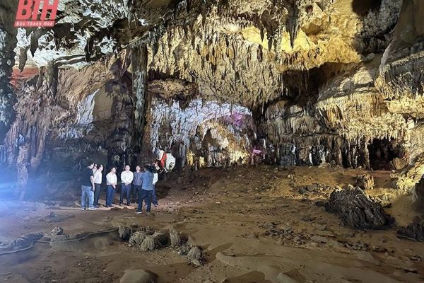 Du lịch hang động xứ Thanh ngày càng hấp dẫn du khách