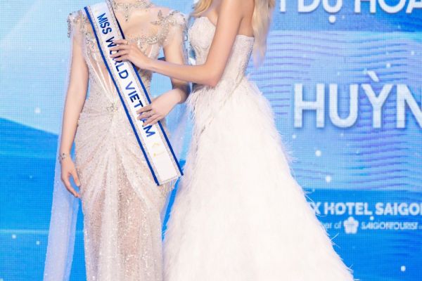 Đương kim Miss World Krystyna Pyszková dành lời khuyên gì cho hoa hậu Huỳnh Trần Ý Nhi?