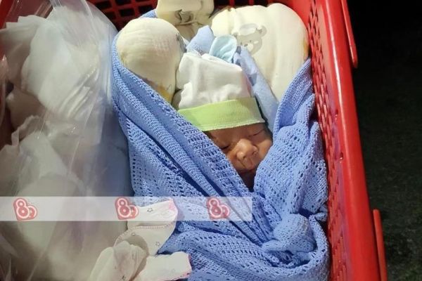 Hưng Yên: Bé trai sơ sinh bị bỏ rơi trong chiếc giỏ nhựa trước cổng chùa
