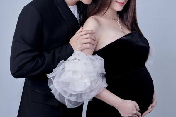 Kha Ly mang thai sau 8 năm kết hôn