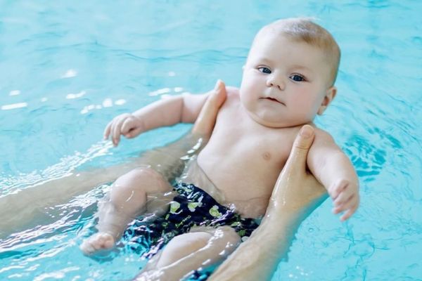 Khi nào trẻ sơ sinh có thể đi bơi?
