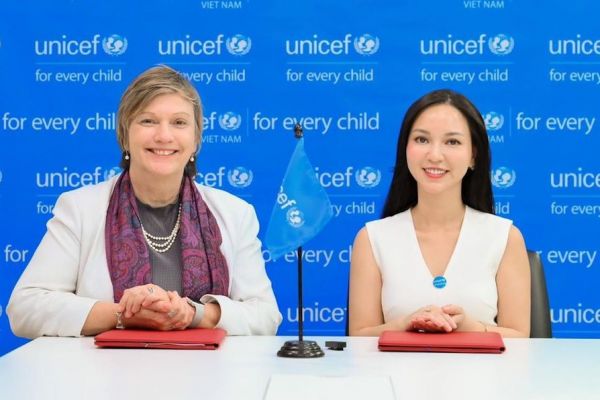 Một blogger về làm đẹp bất ngờ ủng hộ UNICEF 1 triệu USD gây quỹ