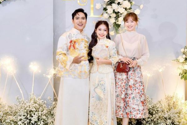 Nam ca sĩ Vbiz bí mật tổ chức lễ cưới, Hari Won và dàn sao đổ bộ chúc mừng