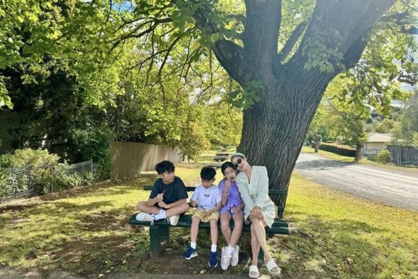 Ốc Thanh Vân một mình chăm 3 con ở Úc, công khai ngưỡng mộ Hồ Ngọc Hà ở 1 điểm dù bằng tuổi