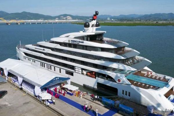 Quảng Ninh: Sắp đưa siêu du thuyền vào khai thác tại vịnh Bái Tử Long