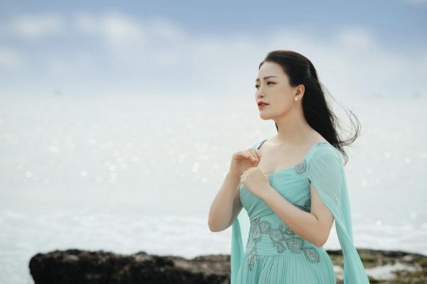 Sao Mai Huyền Trang hát ca khúc bảo vệ môi trường biển