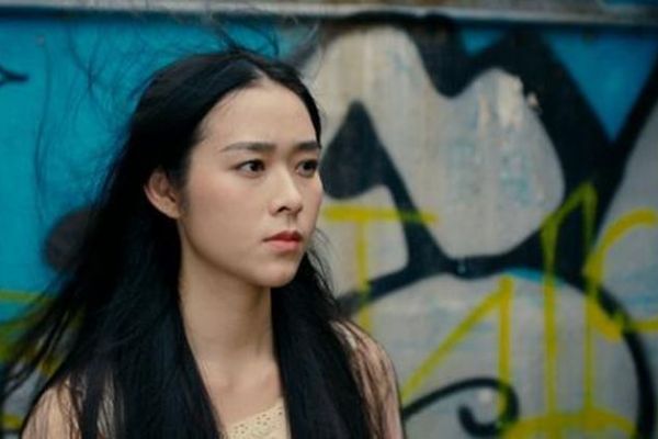 Tuấn Trần đóng cảnh nhảy cầu không cần dây bảo hộ trong phim mới cùng NSƯT Hoài Linh