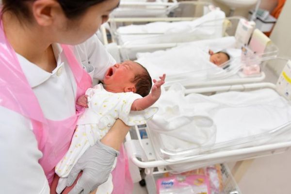 Tỷ lệ sinh ở Nhật Bản có thể đạt mức thấp kỷ lục vào năm 2024