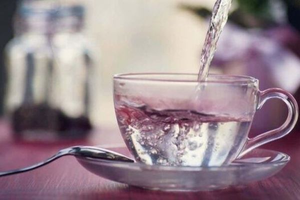 Uống nước ấm trước khi đi ngủ có tác dụng gì?