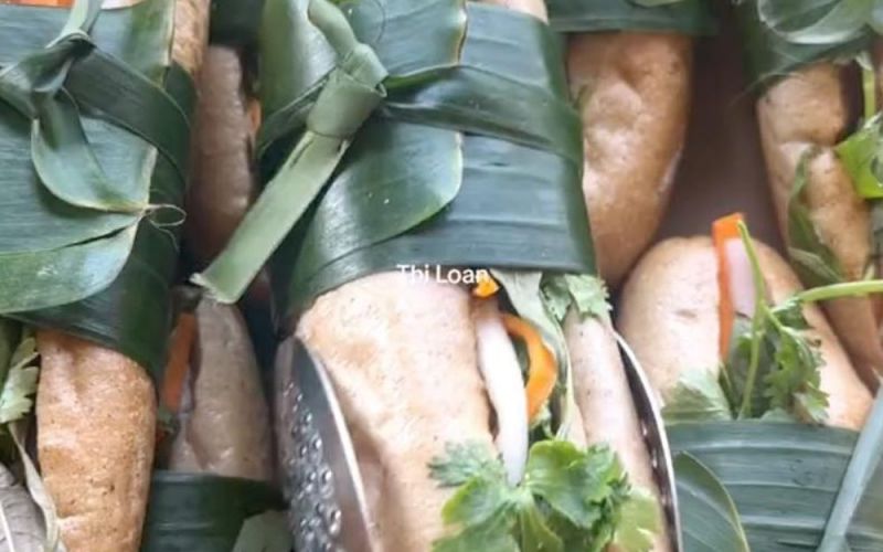 Bánh mì chuối xanh 'không có vụn, siêu dinh dưỡng' trên tàu 5 sao Huế - Đà Nẵng