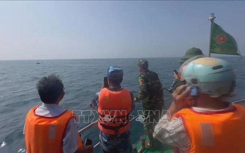 Kịp thời cứu nạn 4 thuyền viên bị chìm tàu trên vùng biển Cà Mau