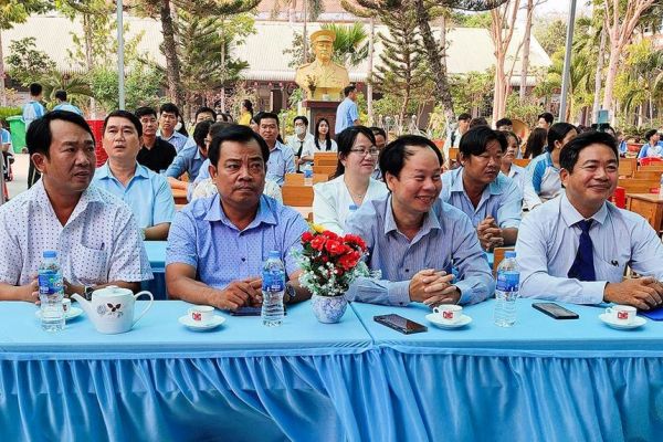 1.000 học sinh huyện Phú Tân tham gia hoạt động chuyên đề thư viện chủ đề 'pháp luật và đời sống'