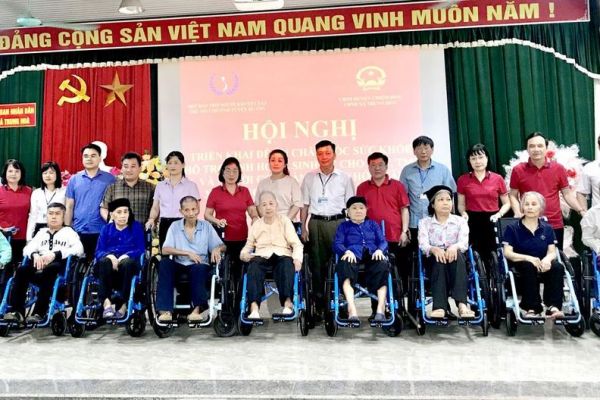 130 triệu đồng hỗ trợ người khuyết tật, trẻ mồ côi xã Trung Hòa