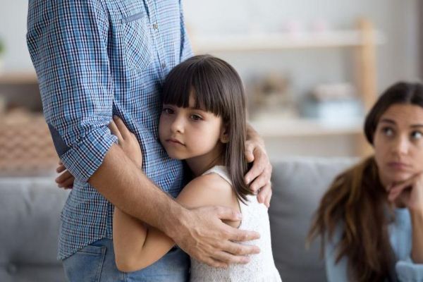 8 điều cha mẹ cảm thấy khó mở lời với con mình