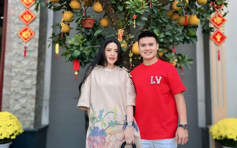Bà xã mới cưới của Quang Hải: Sắc vóc mảnh mai, gu thời trang 'dát' đồ hiệu