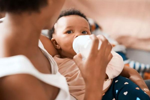 Có nên cho trẻ uống sữa bột đậu nành?