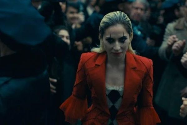 Gã hề 'Joker' sánh đôi 'nàng thơ điên' Lady Gaga trong tập phim mới