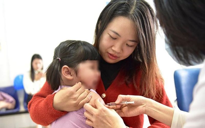 Hà Nội phấn đấu tiêm đủ 8 vaccine cho trẻ dưới 1 tuổi
