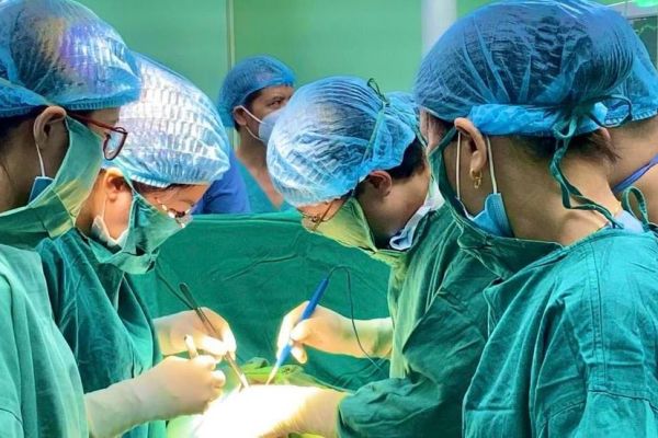 Hai bệnh viện ở Hà Nội hợp sức cân não mổ lấy thai từ người mẹ mắc bệnh tim phức tạp