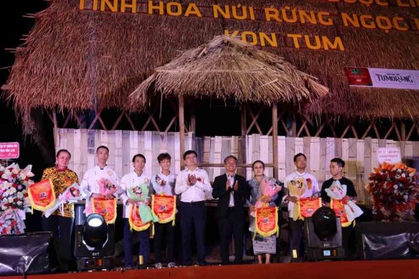 Huyện Tu Mơ Rông tổ chức Hội thi 'Ẩm thực dược liệu - Tinh hoa núi rừng Ngọc Linh' đã thắp sáng núi rừng Tây Nguyên