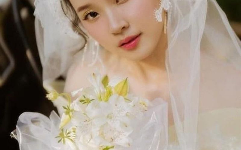 Midu khoe trọn bộ ảnh cưới, vì sao netizen lại nhớ tới phim Cô Đi Mà Lấy Chồng Tôi?