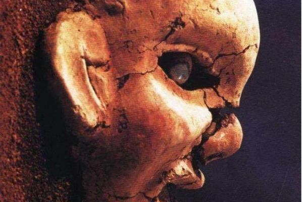 Mở mộ cổ 5.000 tuổi, kinh ngạc khuôn mặt kỳ quái nằm dưới đất