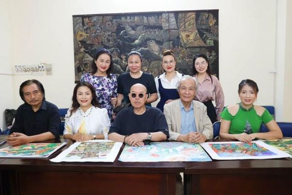 NTK Hoàng Ly làm giám khảo cuộc thi vẽ tranh 'Hoan hô chiến sĩ Điện Biên'
