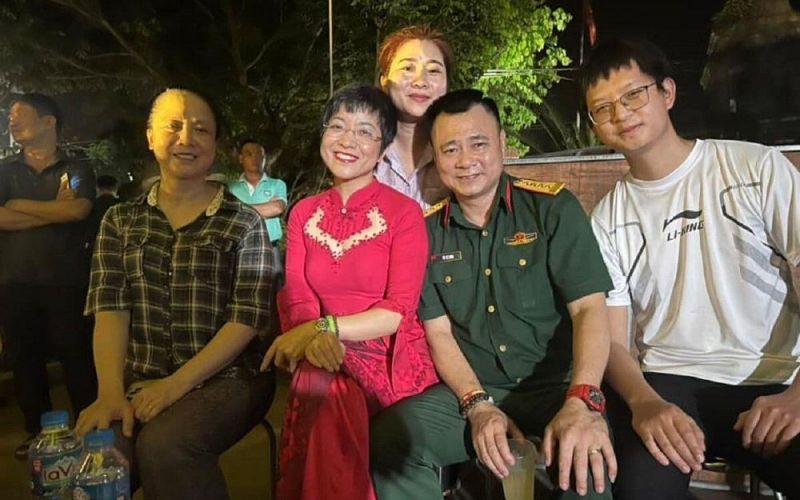Sao Việt 30/4: MC Thảo Vân hội ngộ NSND Tự Long, Hòa Minzy đi bar cùng Đức Phúc