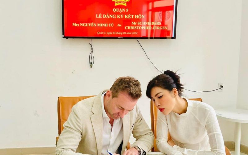 Sao Việt 6/4: Minh Tú đăng ký kết hôn, Đàm Vĩnh Hưng kèm con tập viết