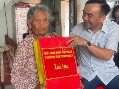 Thăm, tặng quà thân nhân, chiến sĩ tham gia chiến dịch Điện Biên Phủ tại các huyện Ia Pa, Phú Thiện và Krông Pa