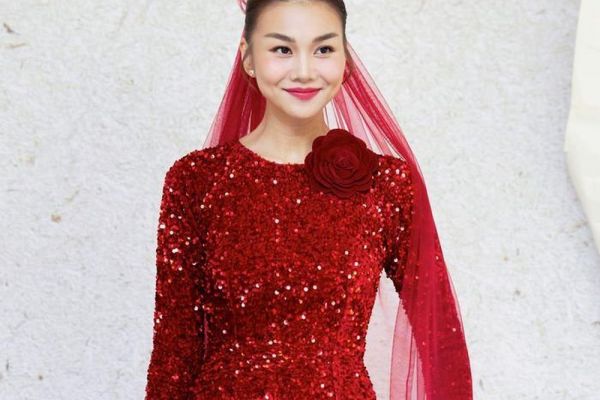 Trang phục cưới ý nghĩa của dàn sao Việt