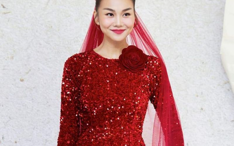 Trang phục cưới ý nghĩa của dàn sao Việt