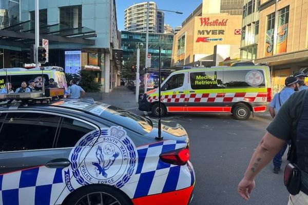 Úc: Đâm chém 'điên loạn' tại trung tâm mua sắm ở Sydney
