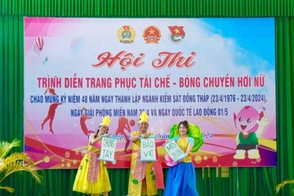 VKSND Đồng Tháp tổ chức Hội thi trình diễn thời trang tái chế và bóng chuyền hơi nữ
