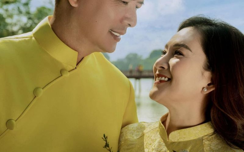 Vợ chồng MC Bình Minh hạnh phúc ngọt ngào, vợ NSND Công Lý than nghèo