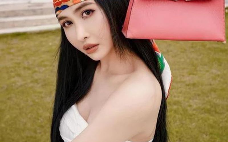 Vợ đại gia giàu nhất nhì Việt Nam với dàn đồ hiệu 'lóa mắt'
